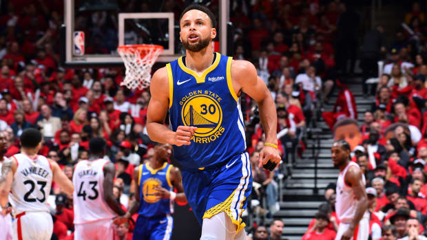 stephen-curry-warriors-nba-balance.jpg